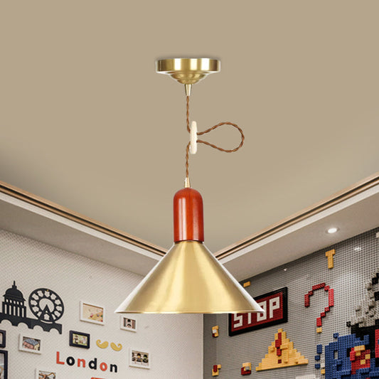 Eleanor's Golden Glow: Expandable Pendant for Vintage Elegance (Gold, 1-Light)