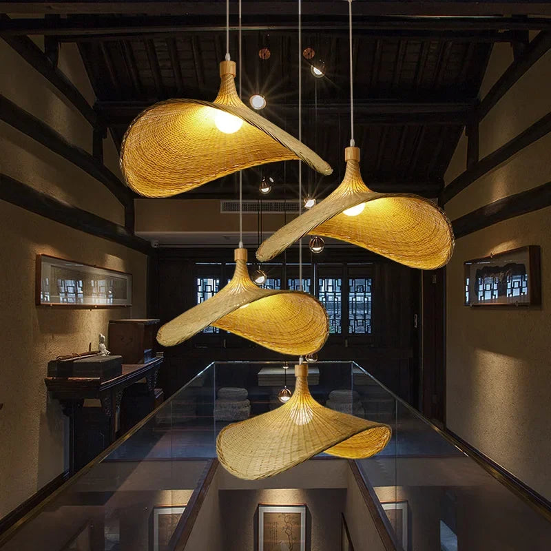 Classic Straw Hat Handmade Bamboo Pendant Lamp - Retro Rattan LED Chandelier for Home Decoration in Living Rooms and Restaurants