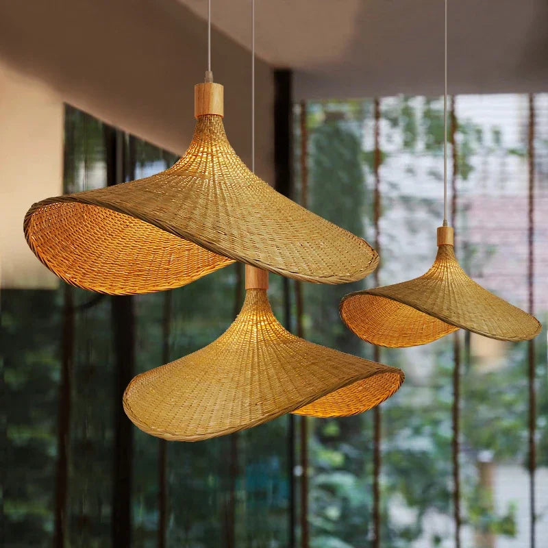 Classic Straw Hat Handmade Bamboo Pendant Lamp - Retro Rattan LED Chandelier for Home Decoration in Living Rooms and Restaurants