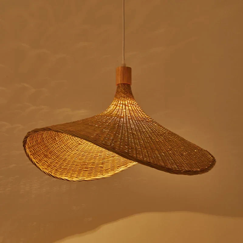 Classic Straw Hat Handmade Bamboo Pendant Lamp - Retro Rattan LED Chandelier for Home Decoration in Living Rooms and Restaurants