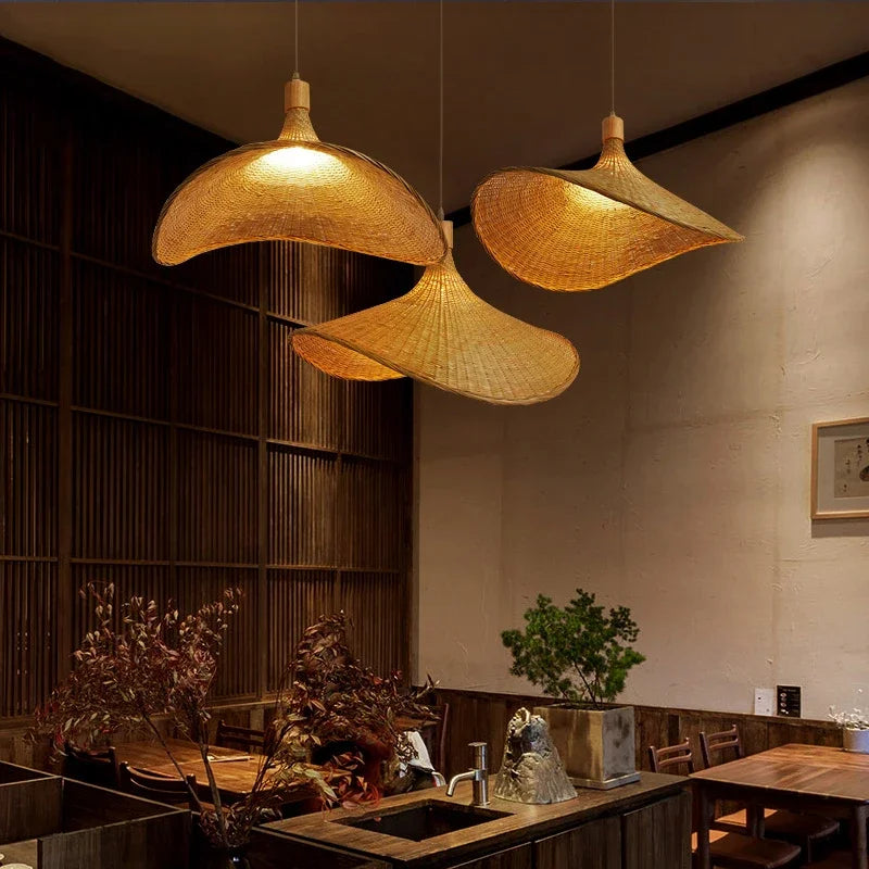 Classic Straw Hat Handmade Bamboo Pendant Lamp - Retro Rattan LED Chandelier for Home Decoration in Living Rooms and Restaurants