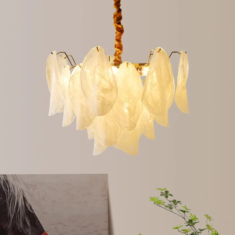 French Light and Luxury Restaurant Pendant Lamp - Postmodern Elegance with a Retro Glass Feather Design for Bedrooms and Dining Spaces