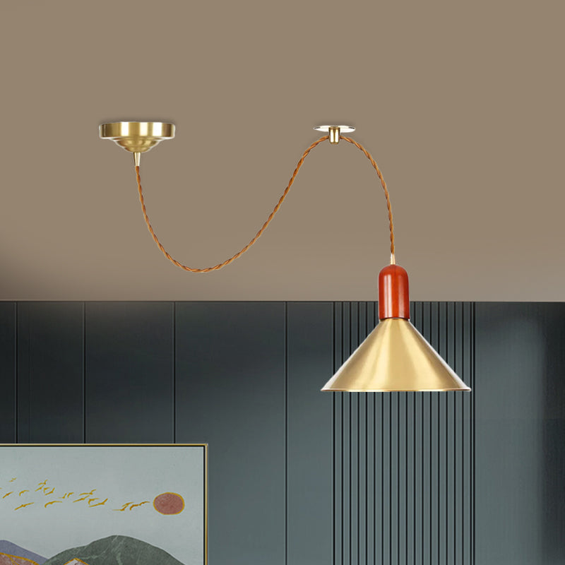 Eleanor's Golden Glow: Expandable Pendant for Vintage Elegance (Gold, 1-Light)