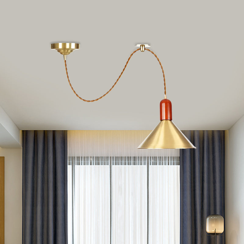 Eleanor's Golden Glow: Expandable Pendant for Vintage Elegance (Gold, 1-Light)