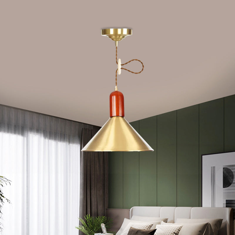 Eleanor's Golden Glow: Expandable Pendant for Vintage Elegance (Gold, 1-Light)