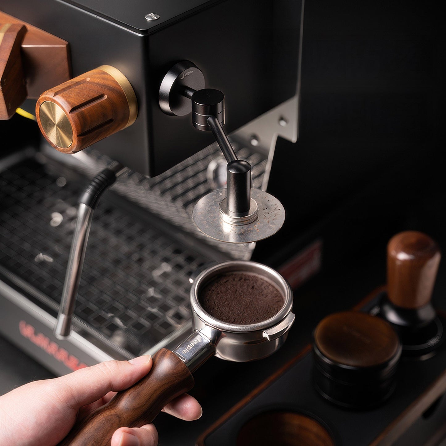 Multi-Function Magnetic Puck Screen Holder