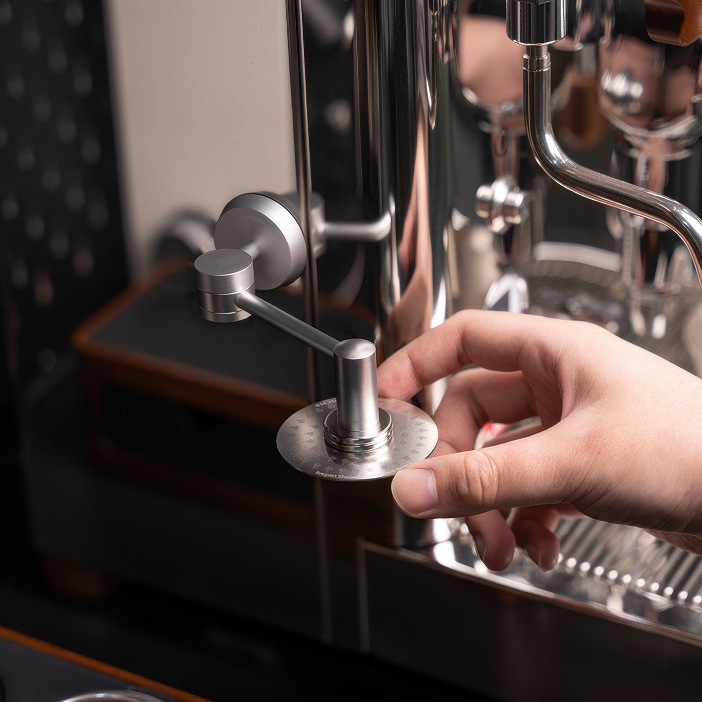 Multi-Function Magnetic Puck Screen Holder