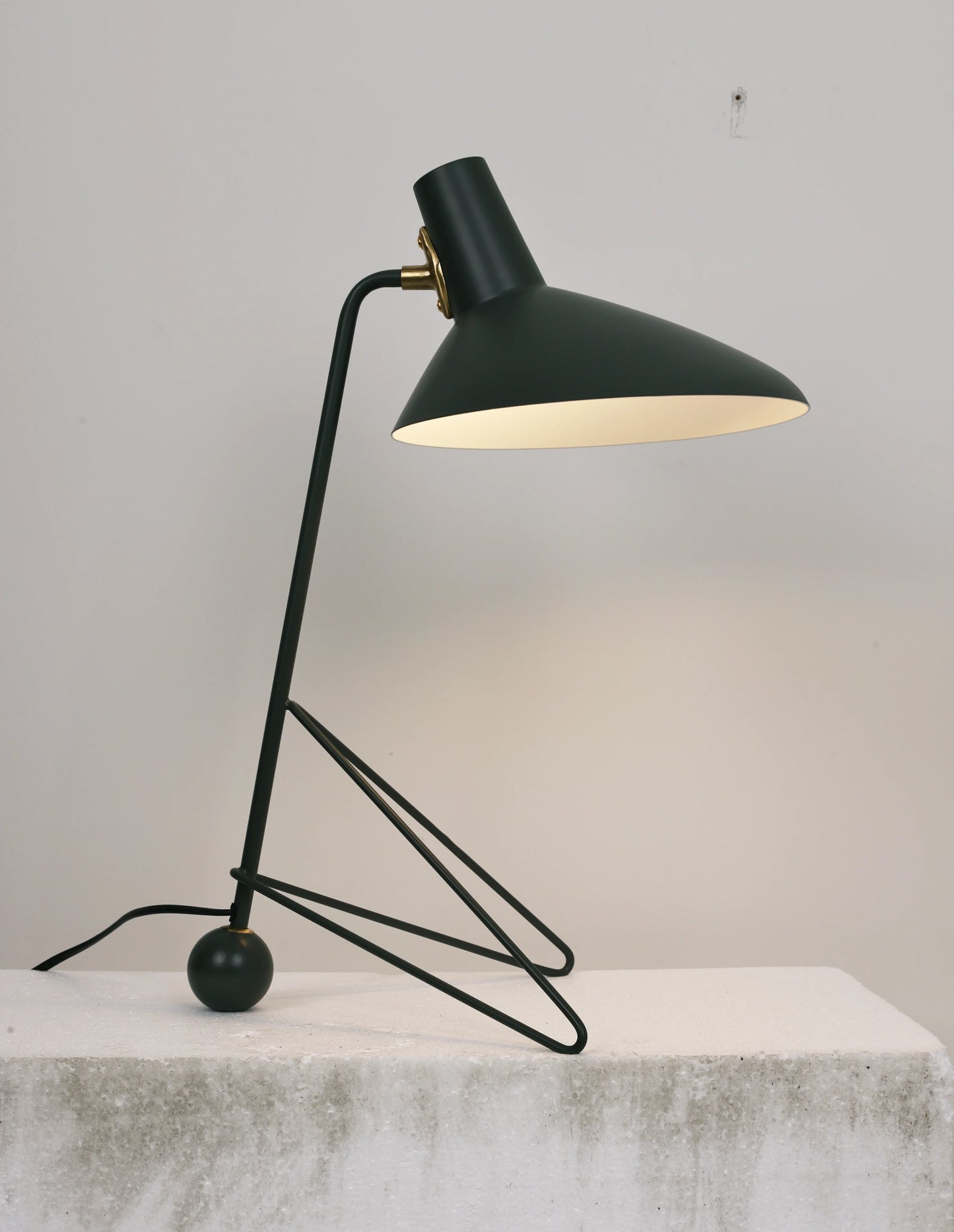 Tripod HM9 Simple Table Lamp