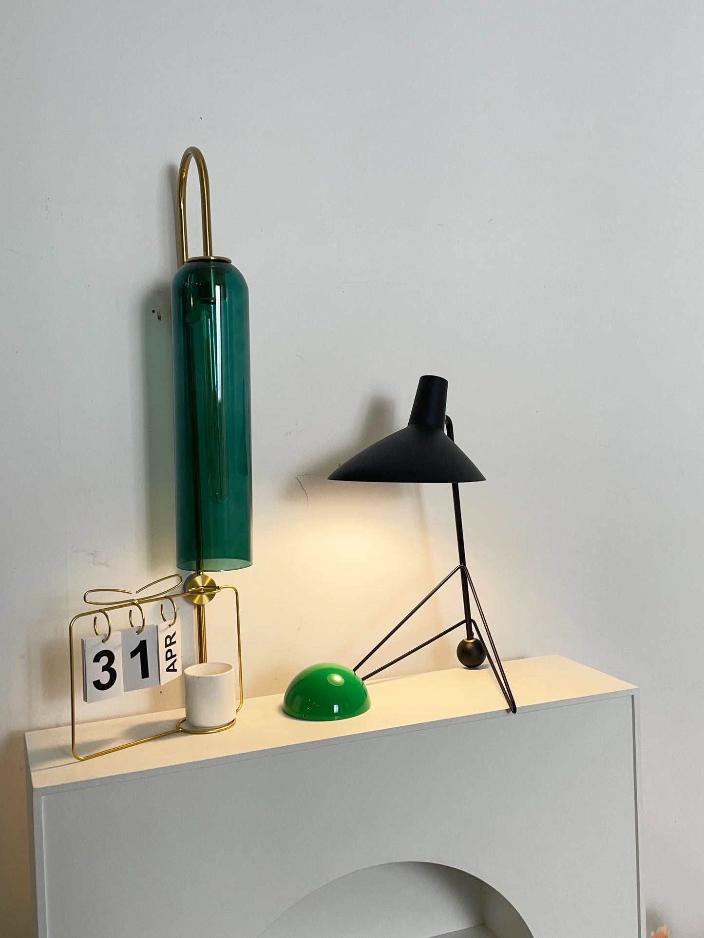 Tripod HM9 Simple Table Lamp