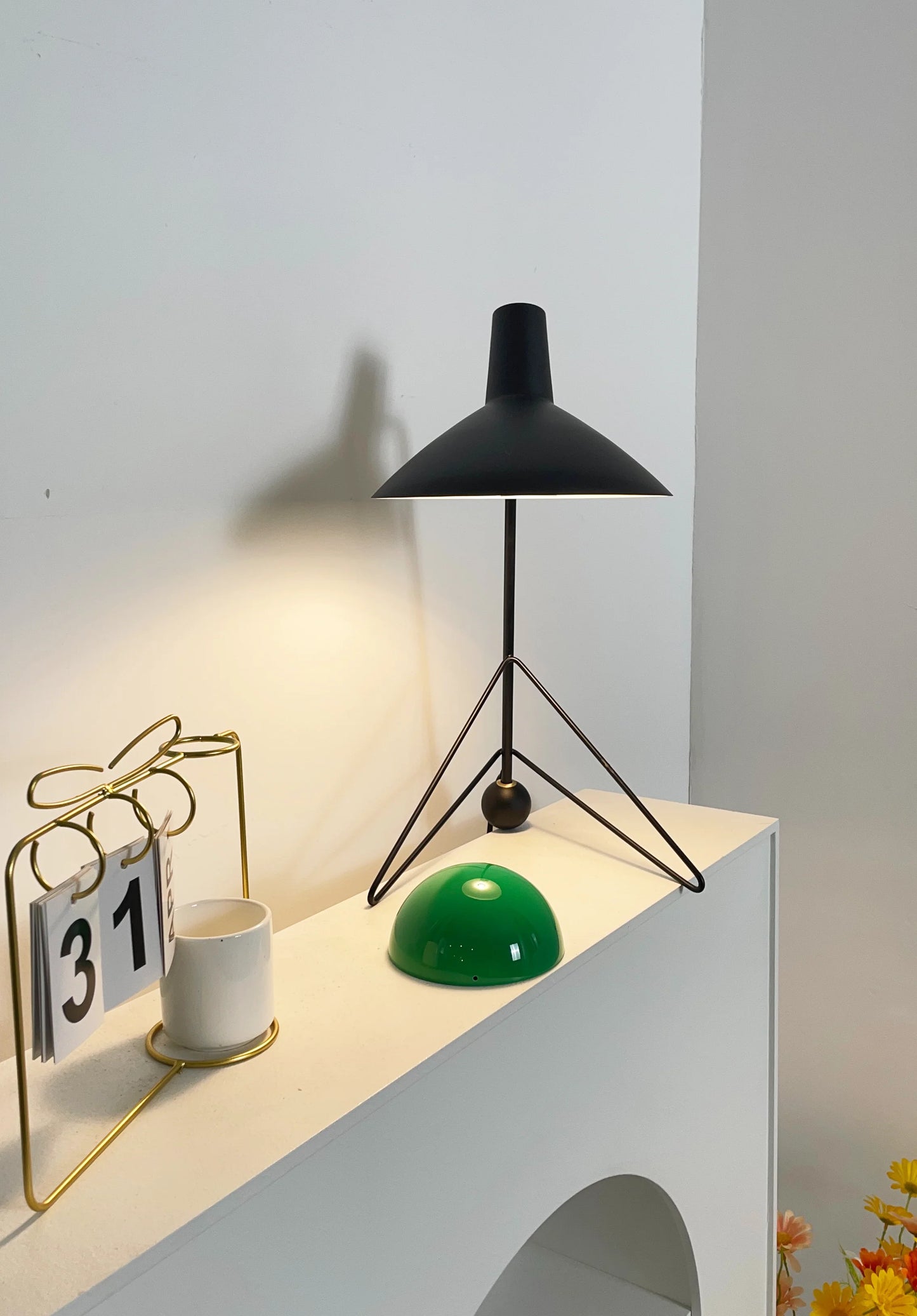 Tripod HM9 Simple Table Lamp