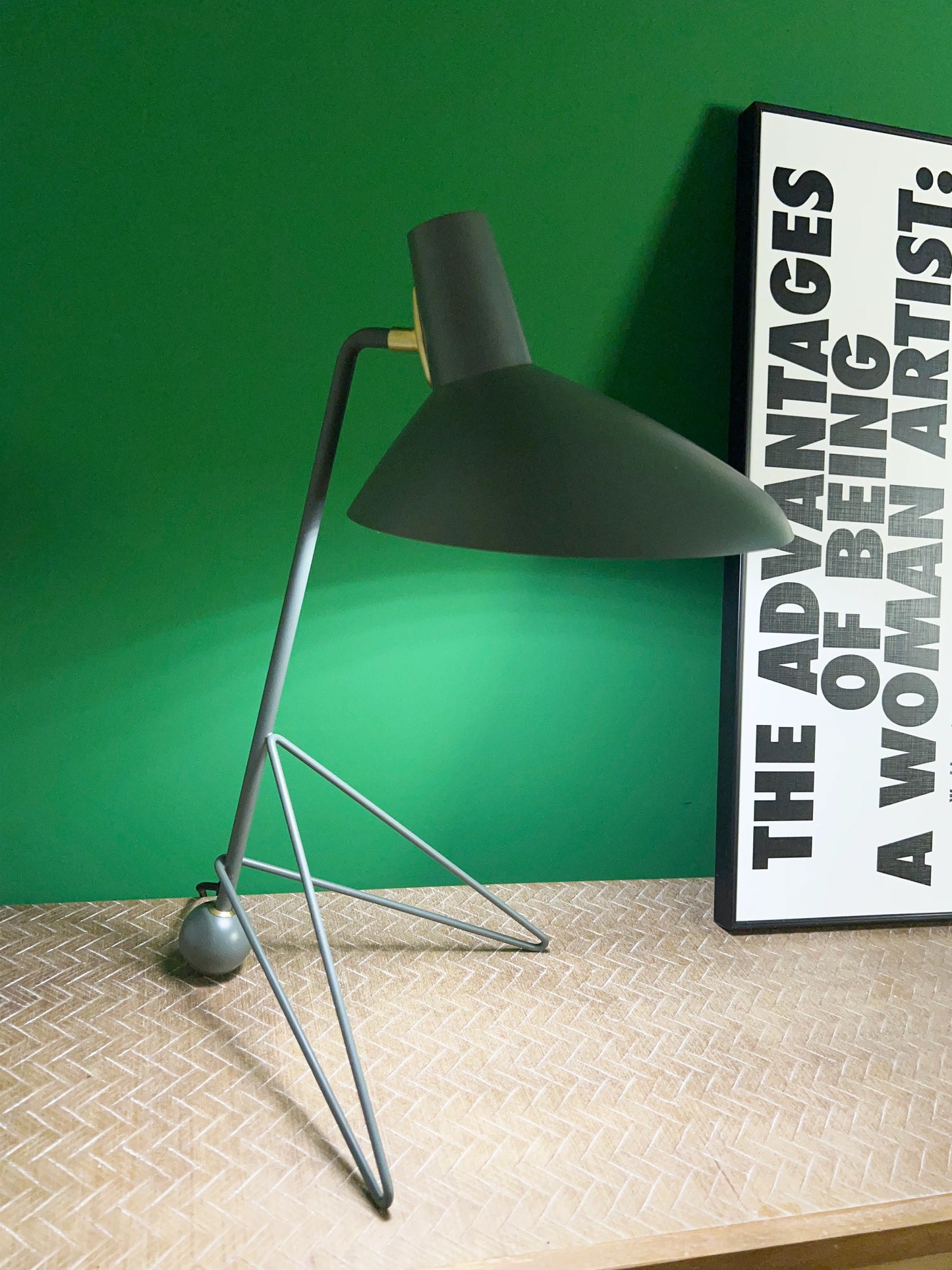 Tripod HM9 Simple Table Lamp
