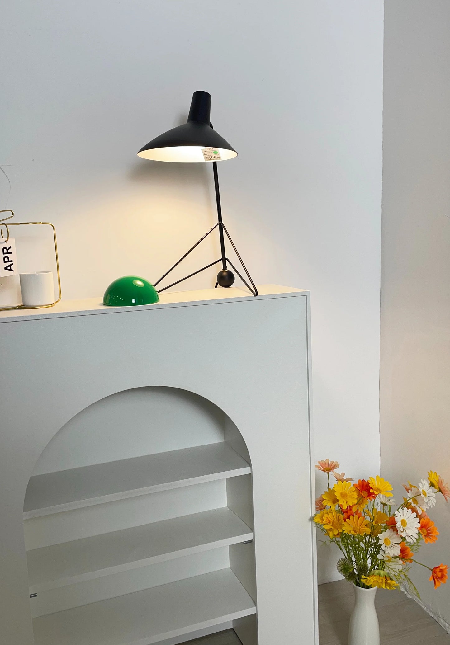 Tripod HM9 Simple Table Lamp