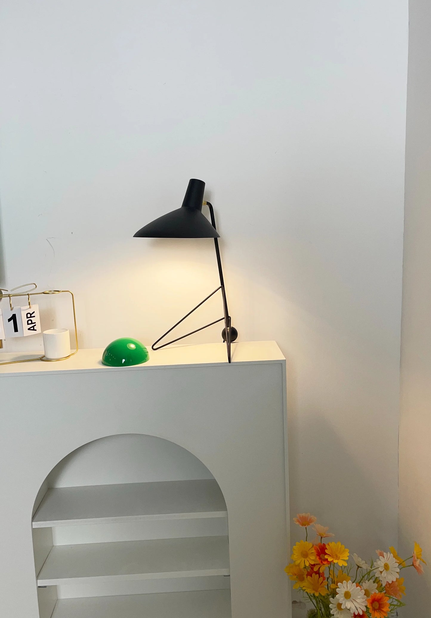 Tripod HM9 Simple Table Lamp