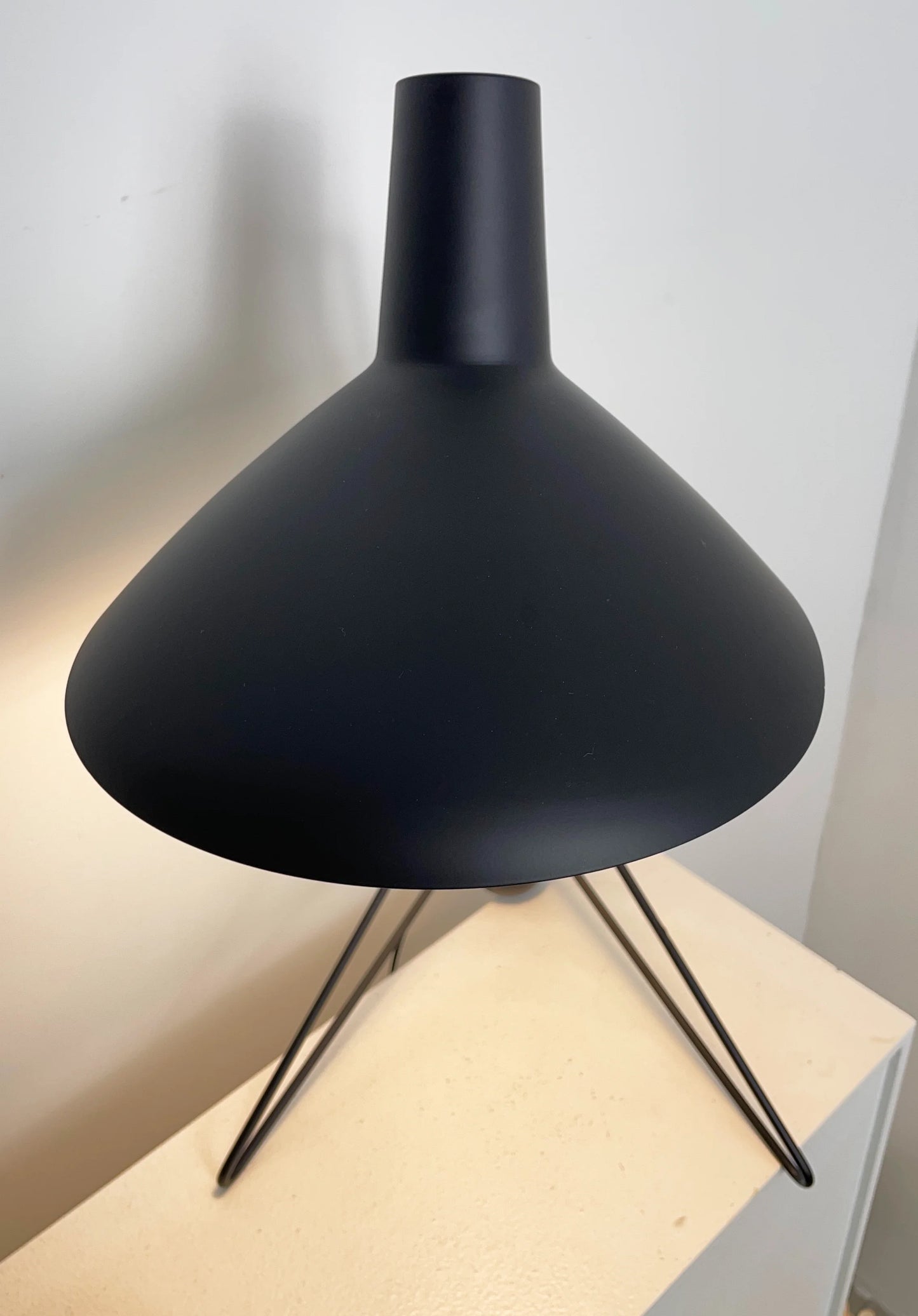 Tripod HM9 Simple Table Lamp