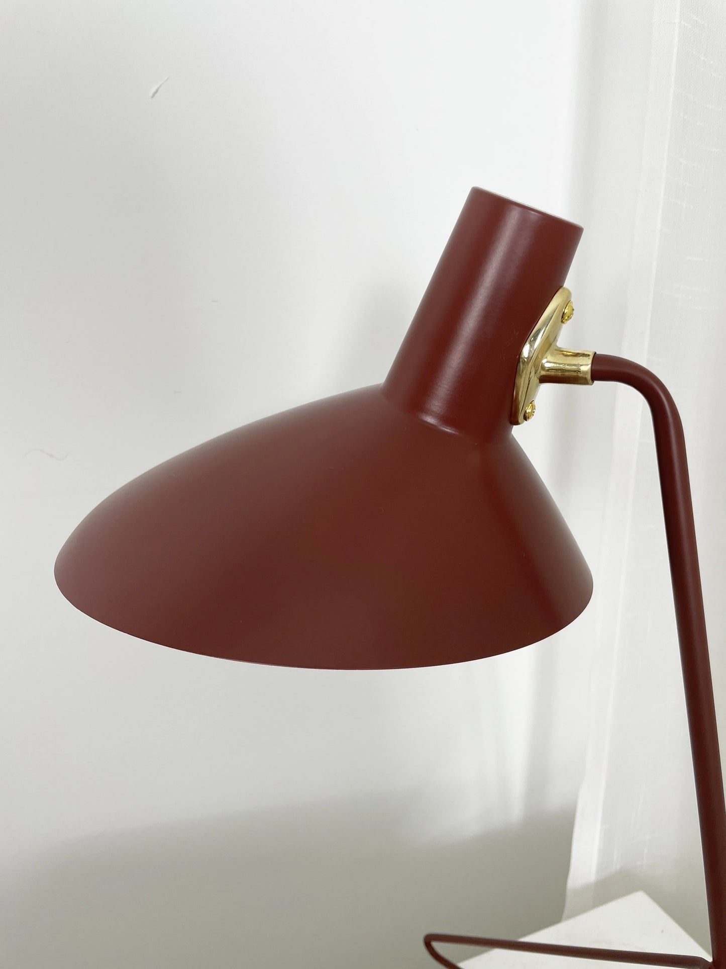 Tripod HM9 Simple Table Lamp