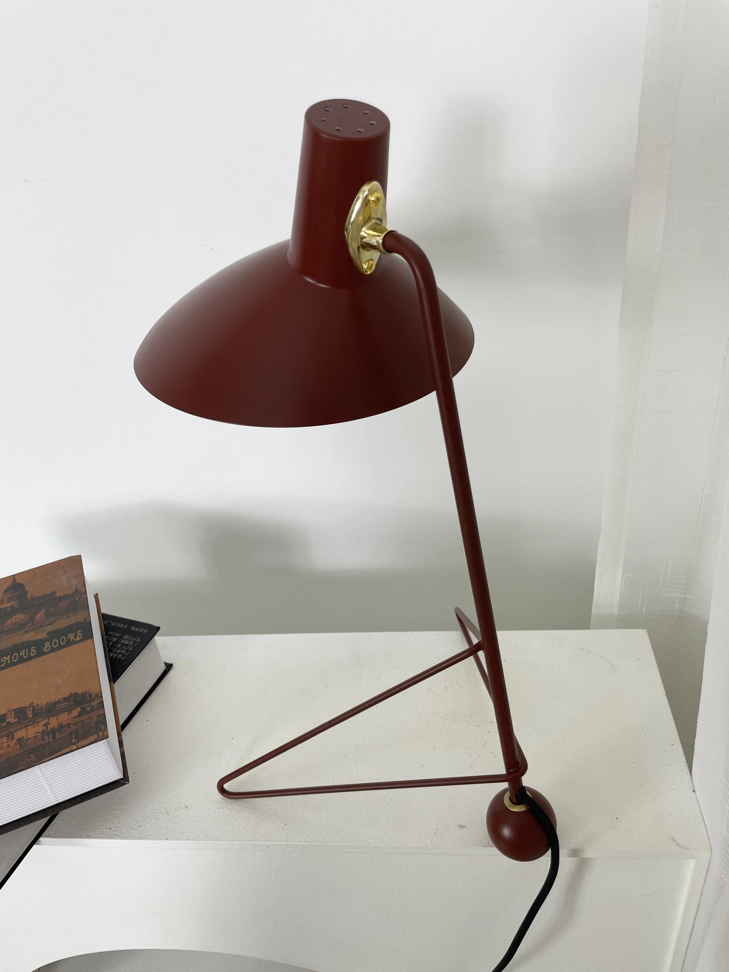 Tripod HM9 Simple Table Lamp