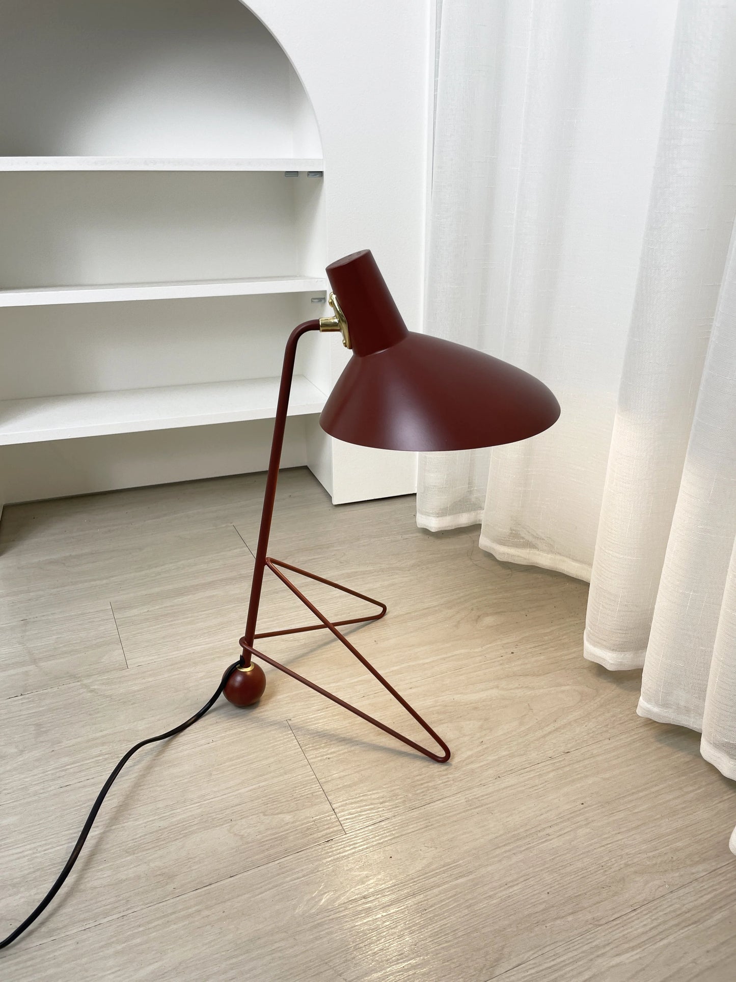 Tripod HM9 Simple Table Lamp