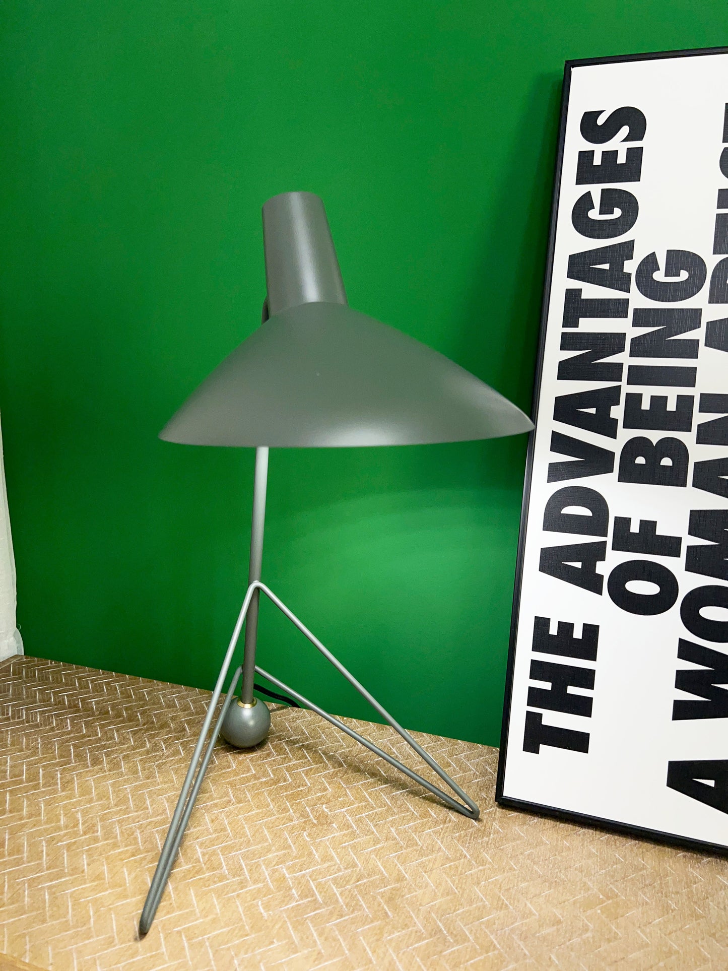 Tripod HM9 Simple Table Lamp