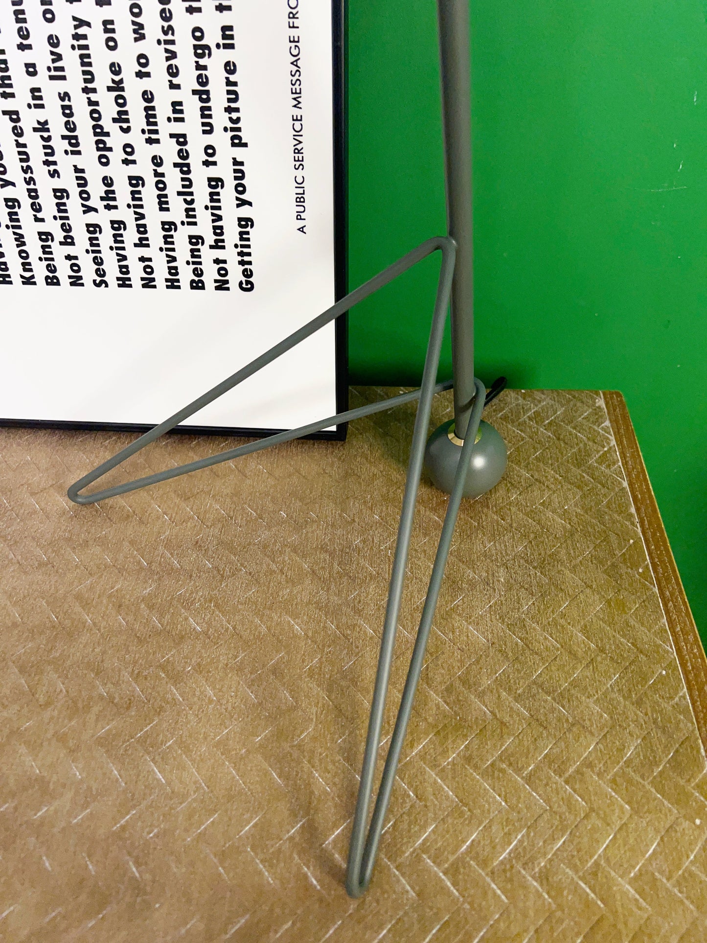 Tripod HM9 Simple Table Lamp